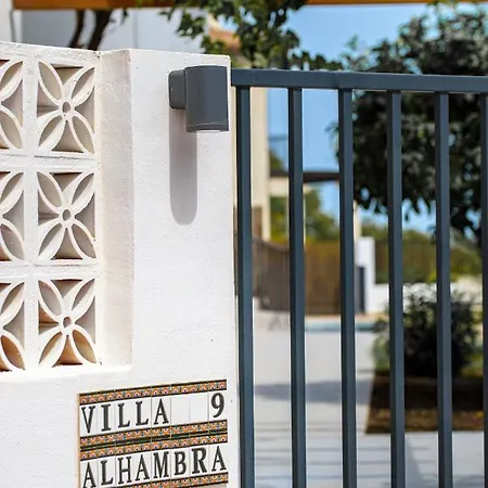 Luxury Alhambra Close To Sea And Centre Вилла