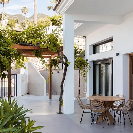 Вилла Luxury Alhambra Close To Sea And Centre